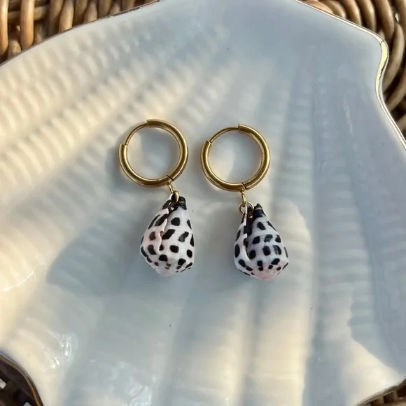 Coco Cone Shell Earring and Necklace Set